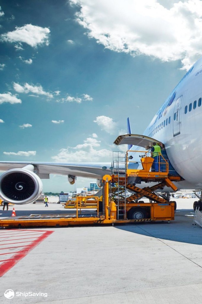 Air cargo loading for express international freight